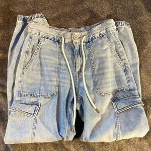 American Eagle cargo Jeans/Joggers. SIZE: 2 regular